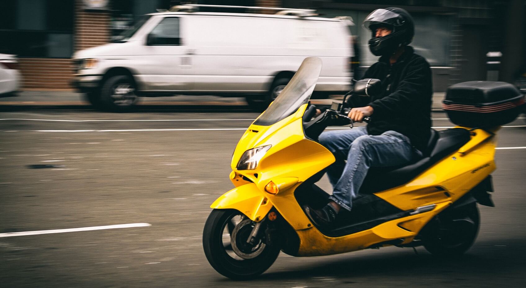 Styl jízdy řidiče: proč hraje pro vaši firmu roli a jak řidiče motivovat?